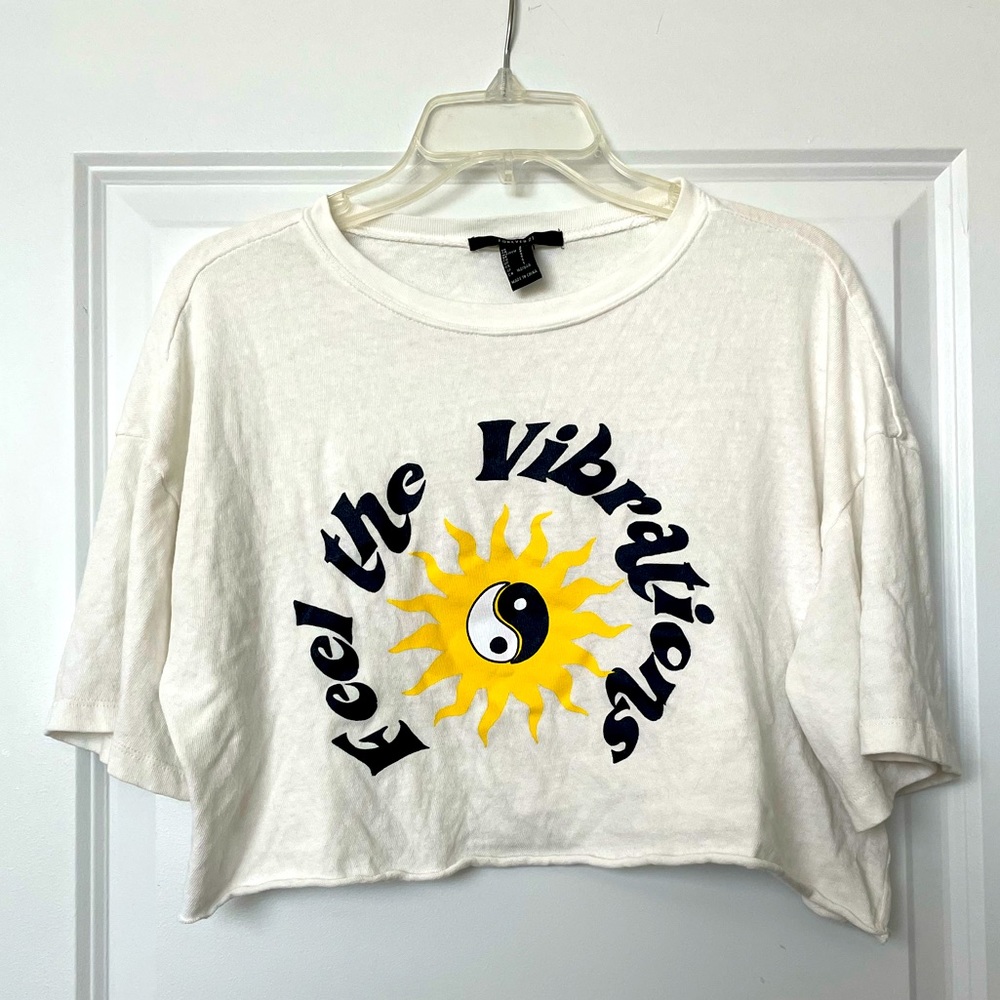 Like New Forever 21 Oversized Crop Too Tee - Feel the Vibrations Yin Yang Sun
